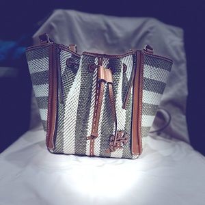 TORY BURCH MCGRAW STRIPE DRAGONFLY green and white natural fiber and leather bag